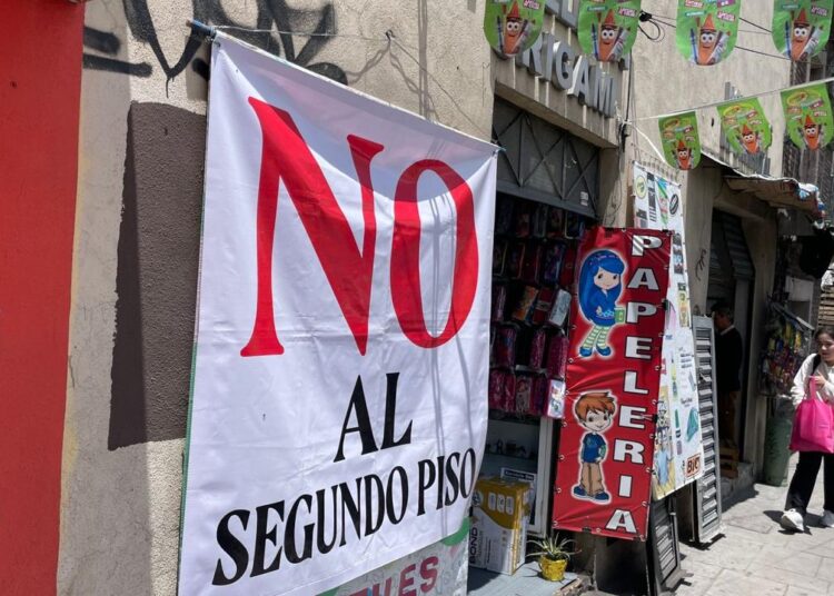 Comerciantes del Bulevar Metropolitano protestan contra el segundo piso